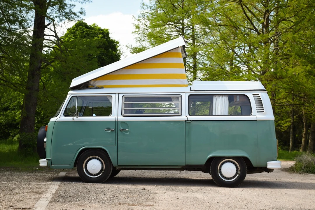 1973 Volkswagen Bay-Window Bus - Image 17 of 30