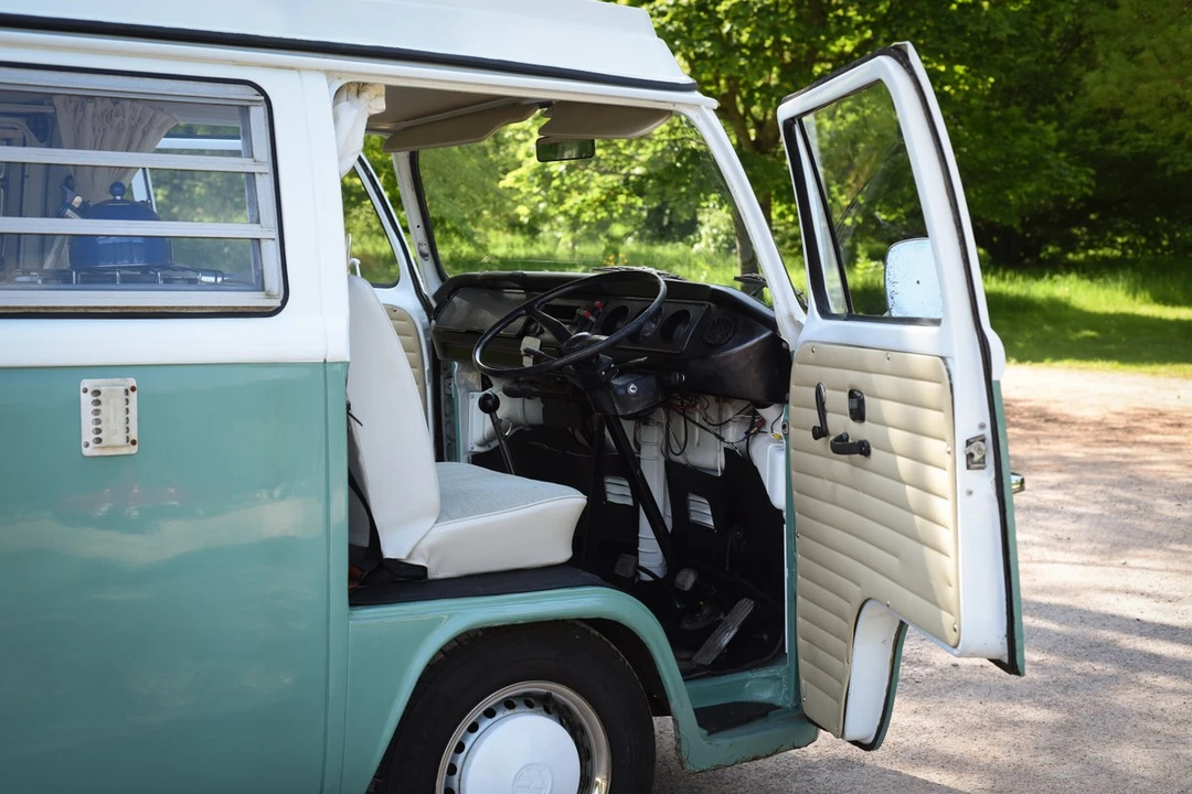 1973 Volkswagen Bay-Window Bus - Image 25 of 30