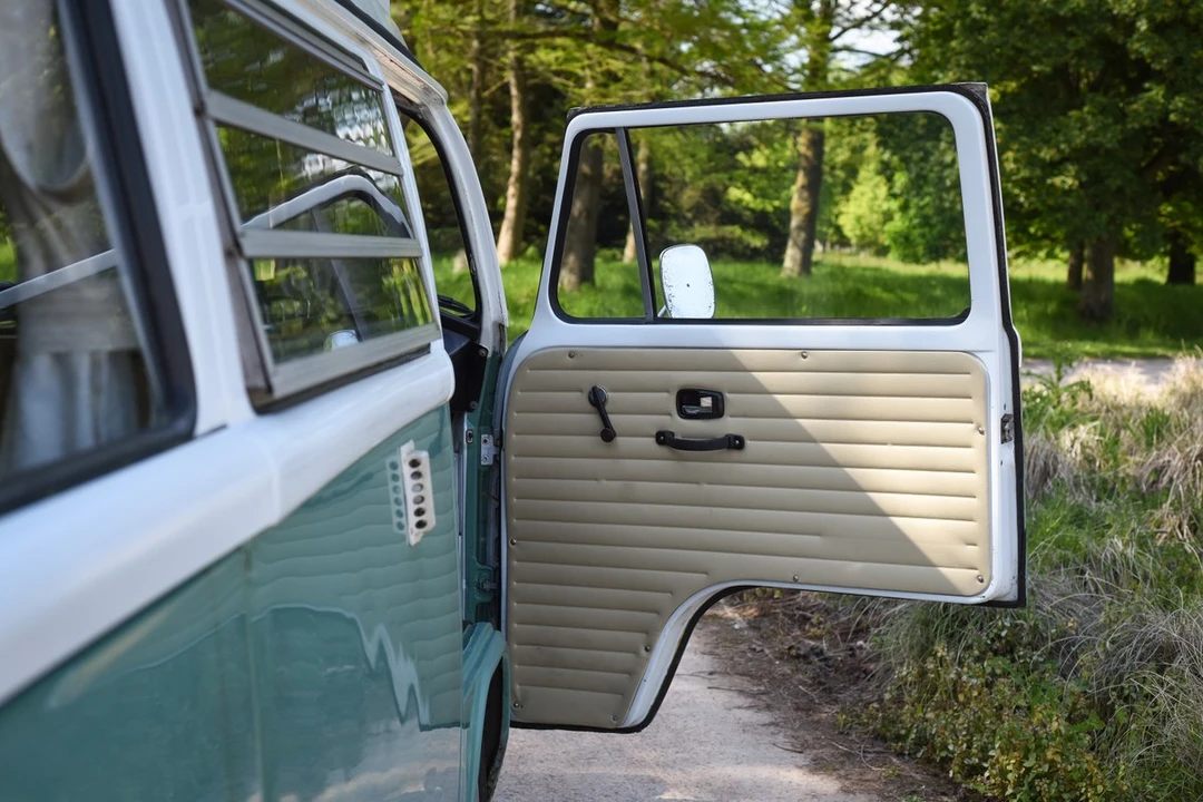 1973 Volkswagen Bay-Window Bus - Image 24 of 30