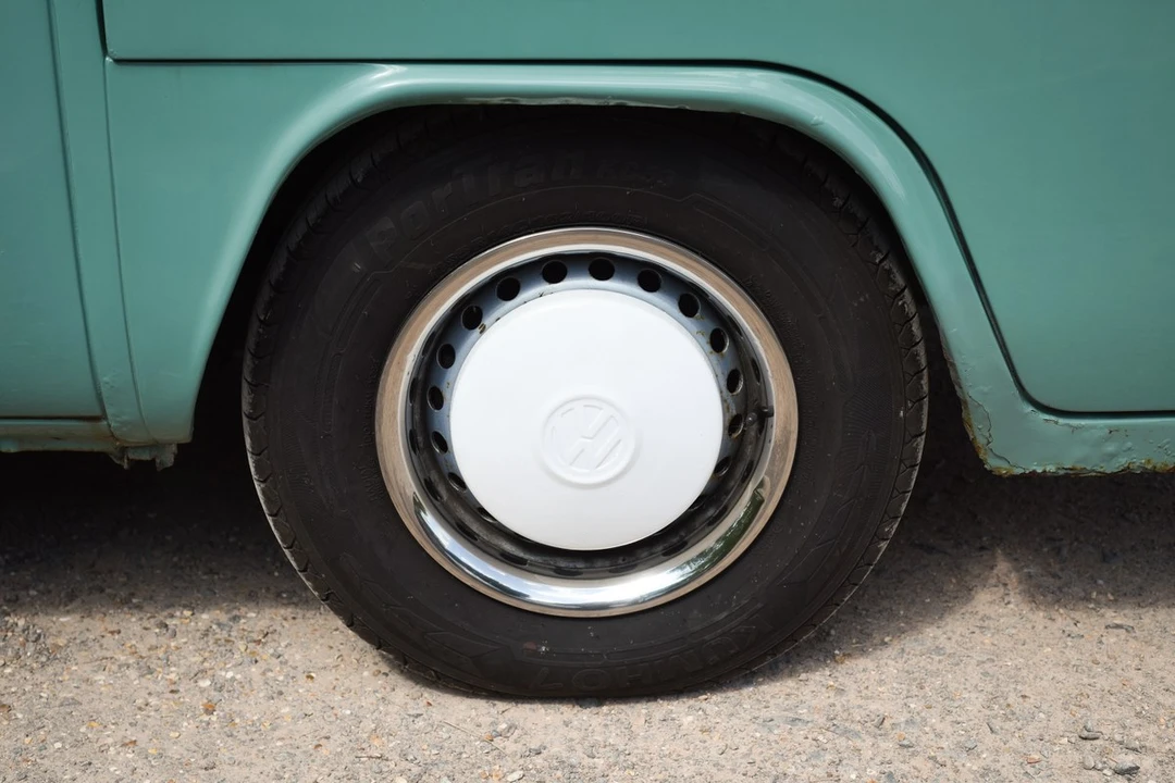 1973 Volkswagen Bay-Window Bus - Image 20 of 30