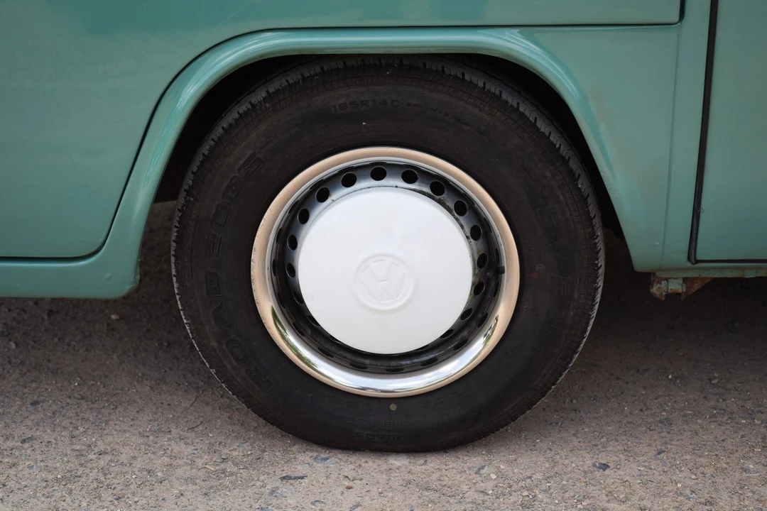 1973 Volkswagen Bay-Window Bus - Image 22 of 30