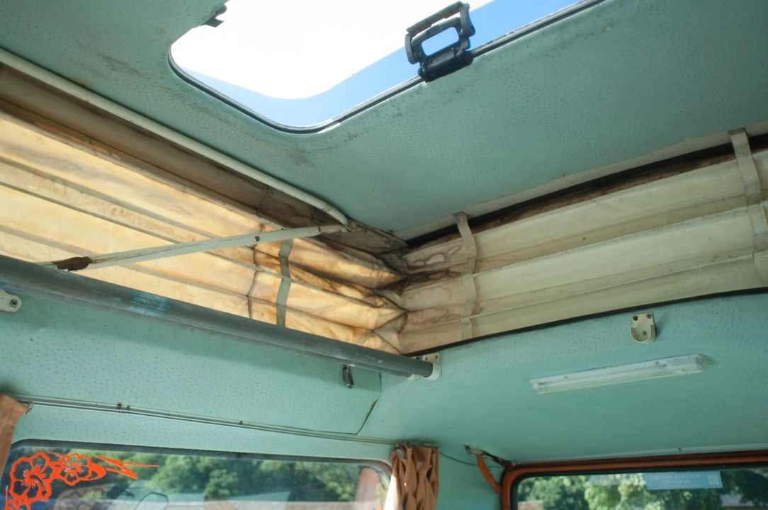1973 Volkswagen Bay-Window Camper - Image 17 of 30