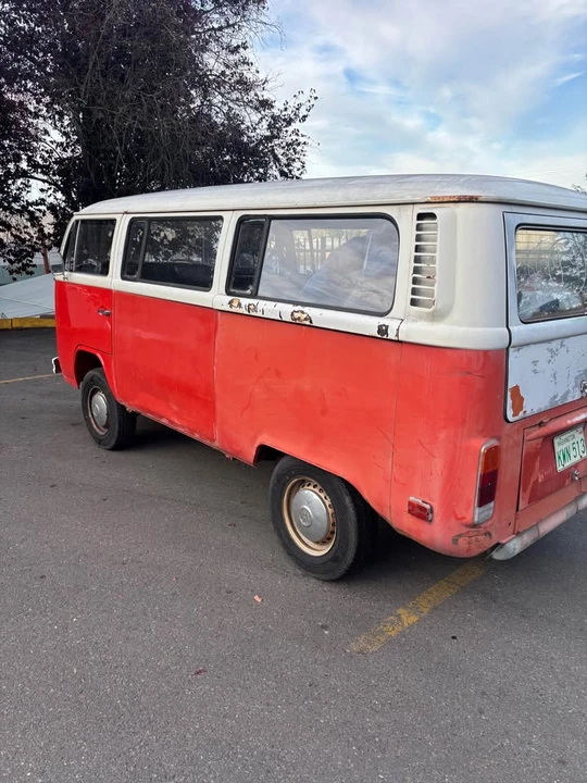 1973 Volkswagen Bay-Window Bus - Image 2 of 9