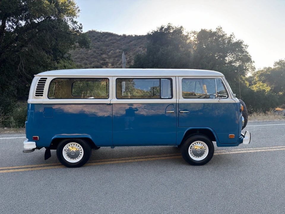 1973 Volkswagen Bay-Window Bus - Image 8 of 31