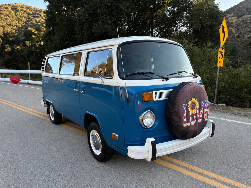 1973 Volkswagen Bay-Window Bus - Image 9 of 31