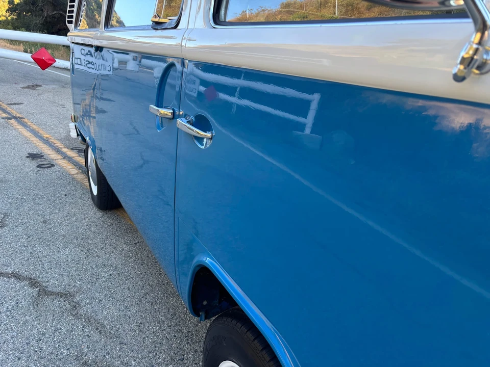 1973 Volkswagen Bay-Window Bus - Image 20 of 31