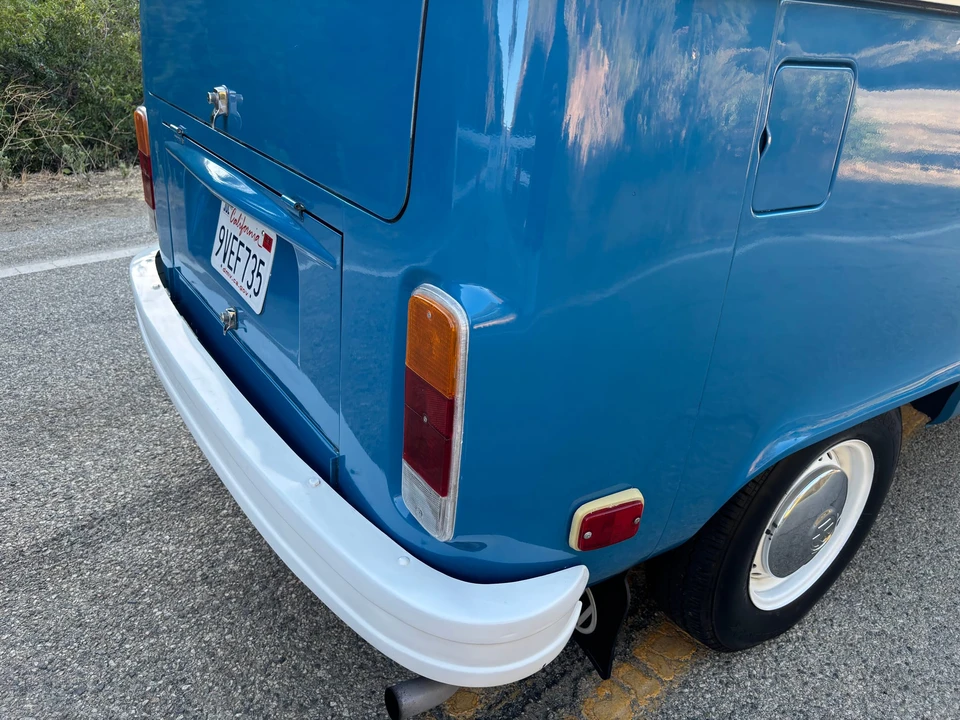 1973 Volkswagen Bay-Window Bus - Image 17 of 31