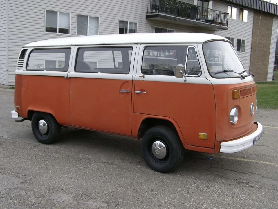 1973 Volkswagen Bay-Window Bus - Image 10 of 31