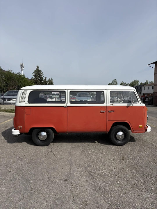 1973 Volkswagen Bay-Window Bus - Image 9 of 31