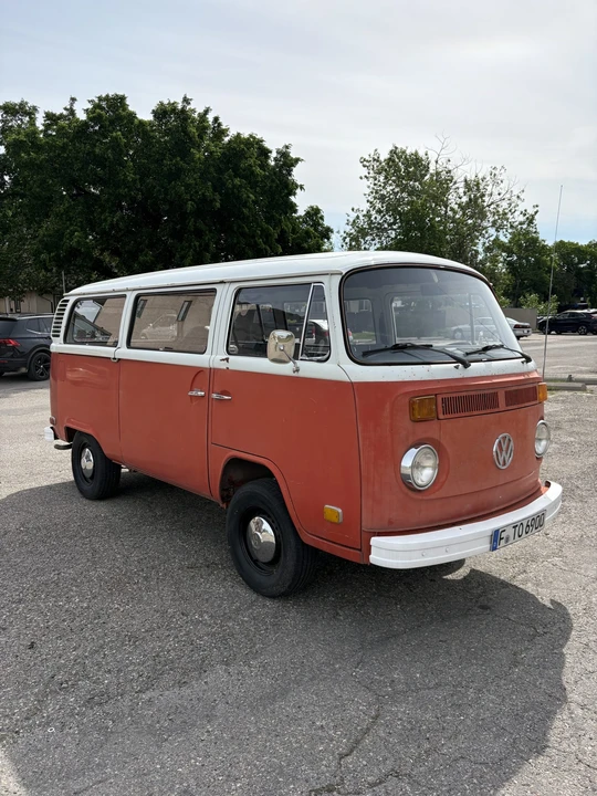 1973 Volkswagen Bay-Window Bus - Image 11 of 31