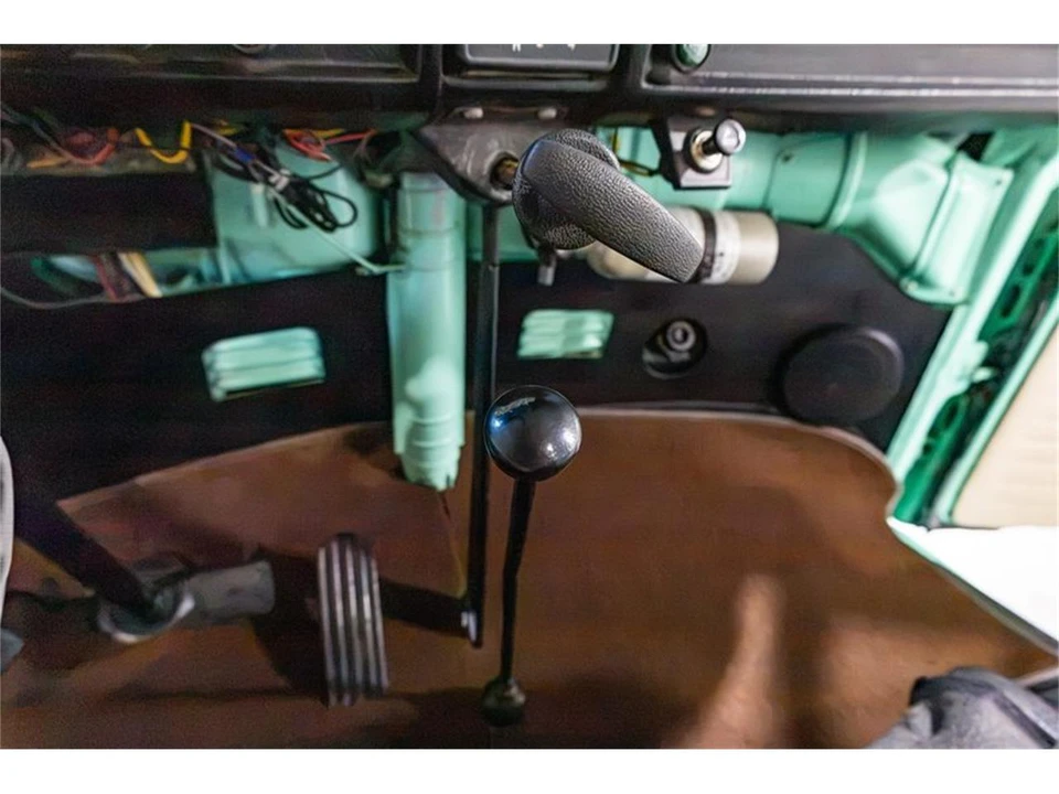 1973 Volkswagen Bay-Window Bus - Image 15 of 31