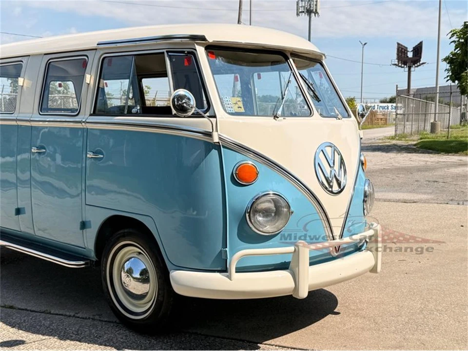 1973 Volkswagen Bay-Window Bus - Image 26 of 31