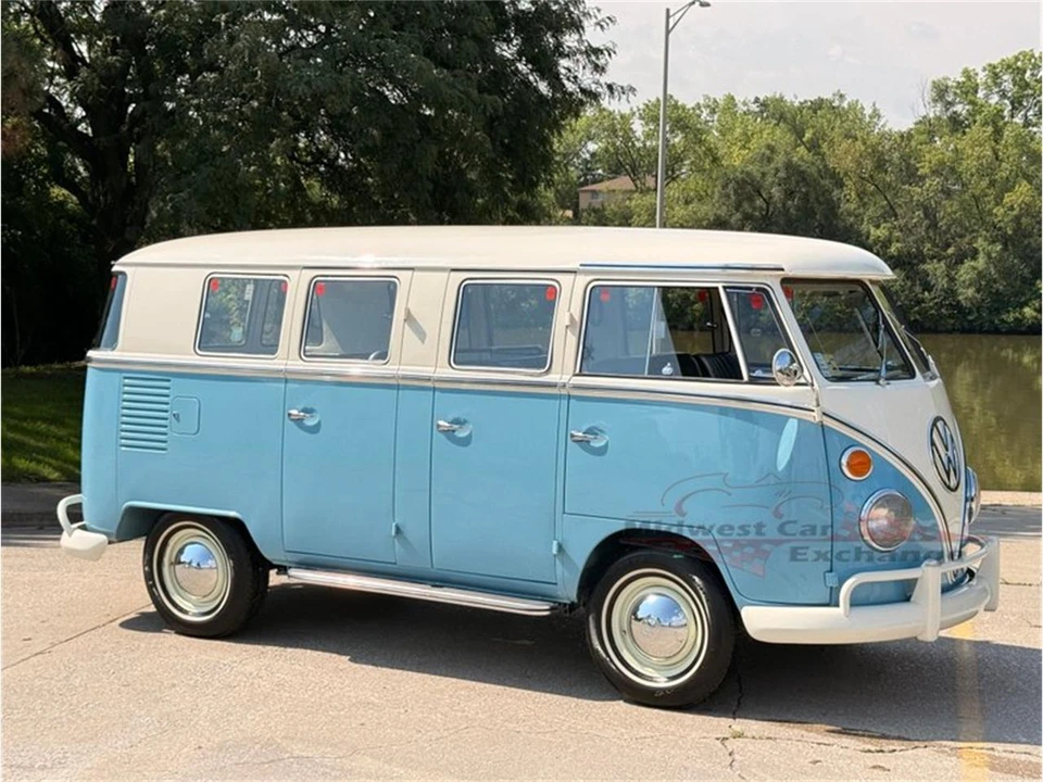 1973 Volkswagen Bay-Window Bus - Image 24 of 31