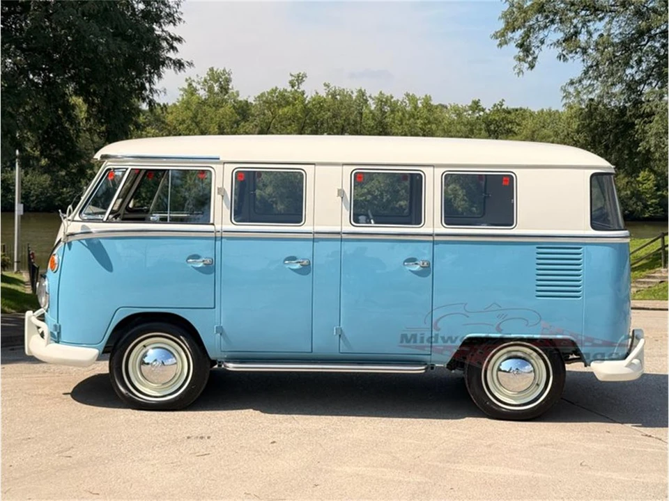 1973 Volkswagen Bay-Window Bus - Image 10 of 31
