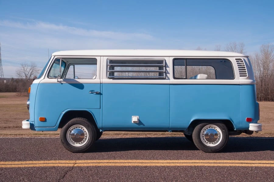 1973 Volkswagen Bay-Window Bus - Image 2 of 12