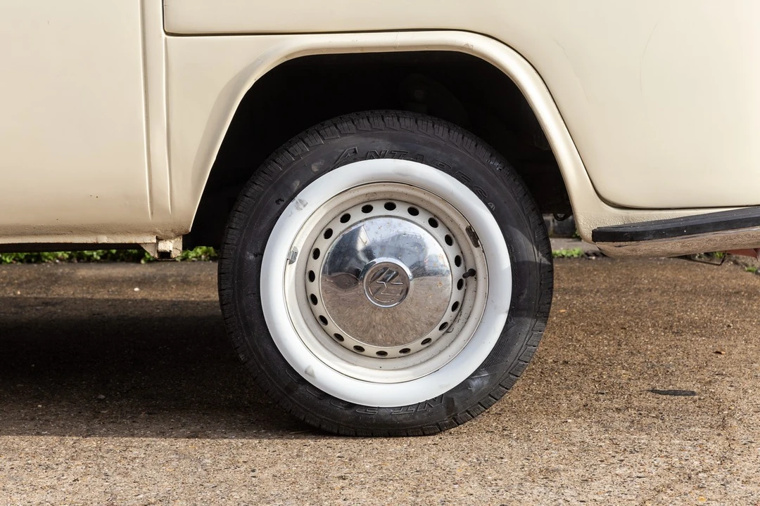1972 Volkswagen Bay-Window Camper - Image 16 of 30
