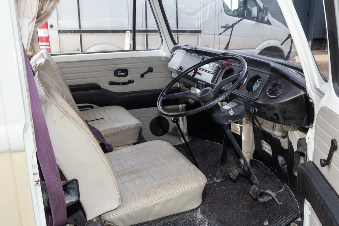 1972 Volkswagen Bay-Window Camper - Image 28 of 30