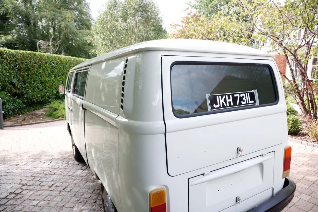 1973 Volkswagen Bay-Window Bus - Image 25 of 30
