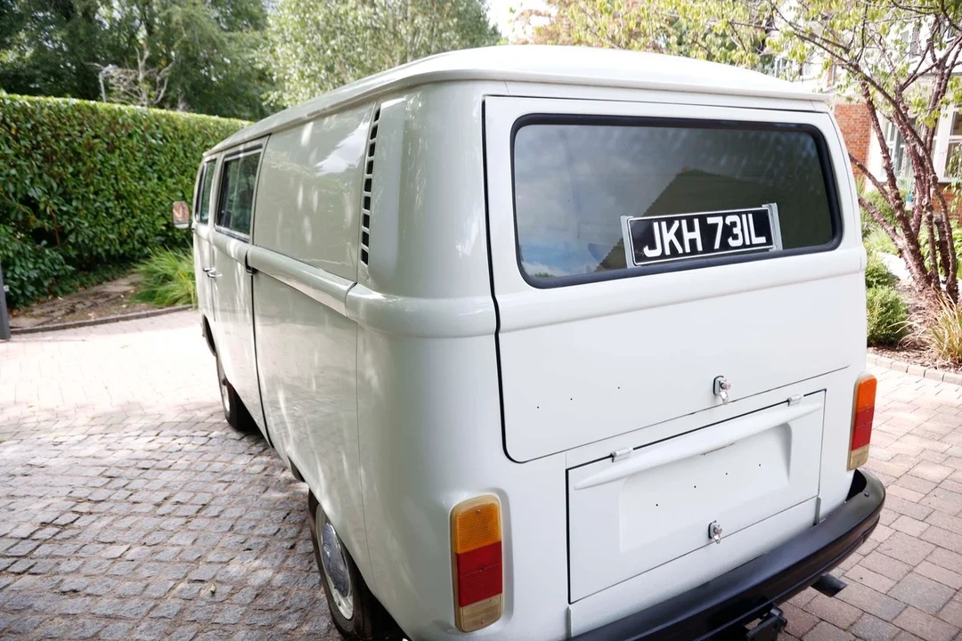 1973 Volkswagen Bay-Window Bus - Image 27 of 30