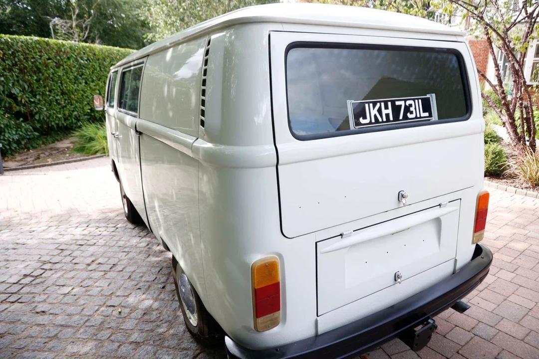 1973 Volkswagen Bay-Window Bus - Image 28 of 30