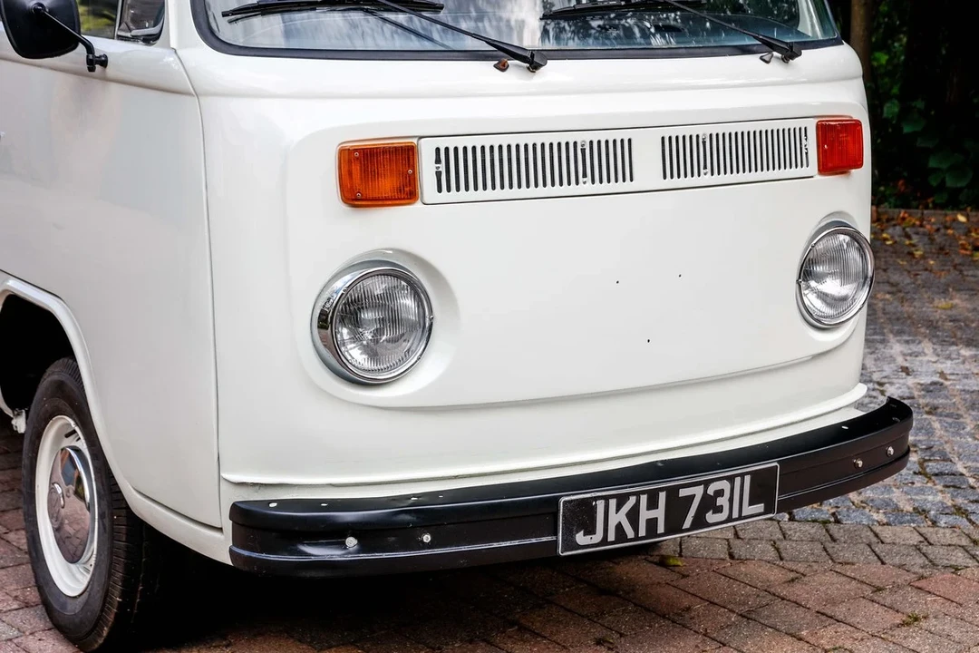 1973 Volkswagen Bay-Window Bus - Image 24 of 30