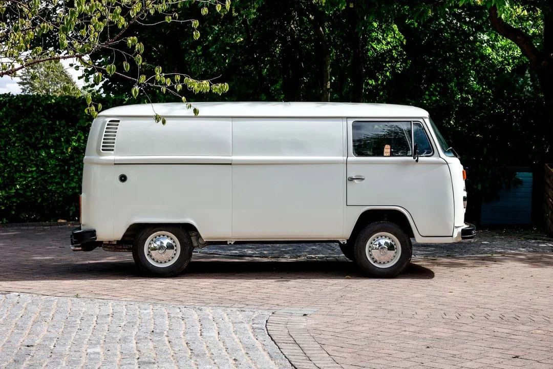 1973 Volkswagen Bay-Window Bus - Image 4 of 30