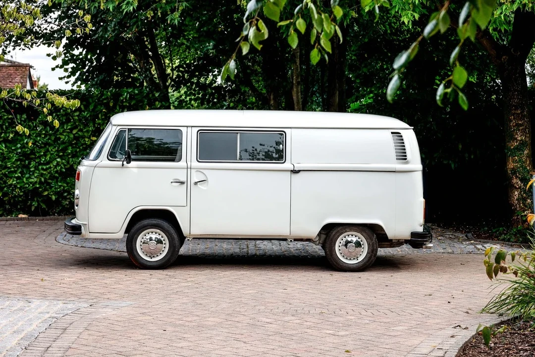 1973 Volkswagen Bay-Window Bus - Image 8 of 30
