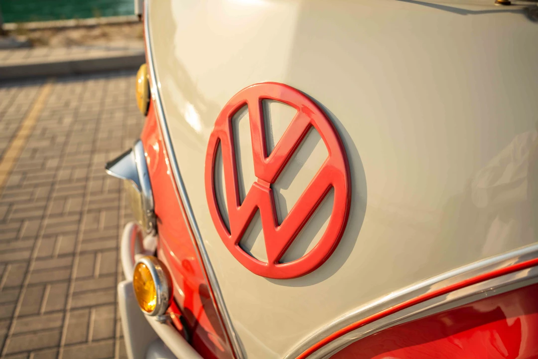 1973 Volkswagen Split-Window Bus - Image 25 of 31
