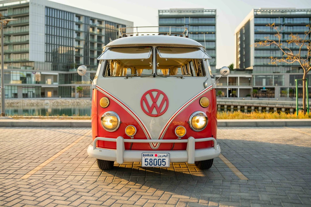 1973 Volkswagen Split-Window Bus - Image 2 of 31