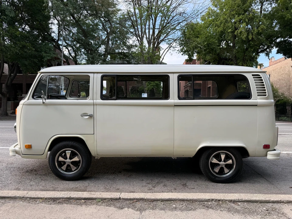 1973 Volkswagen Bay-Window Bus - Image 7 of 31