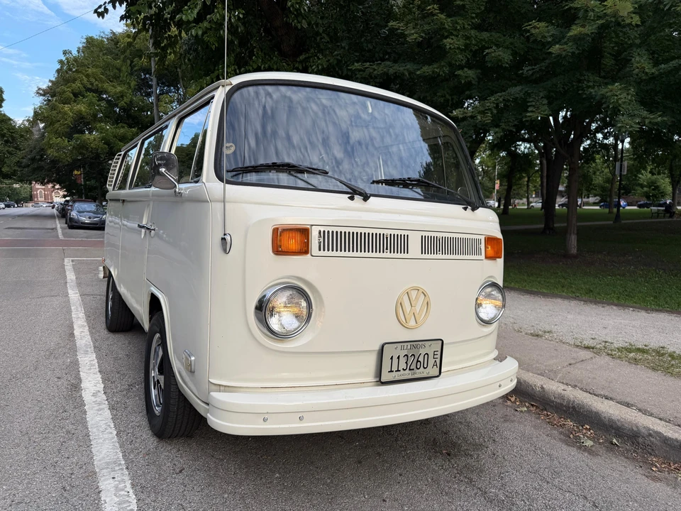 1973 Volkswagen Bay-Window Bus - Image 12 of 31