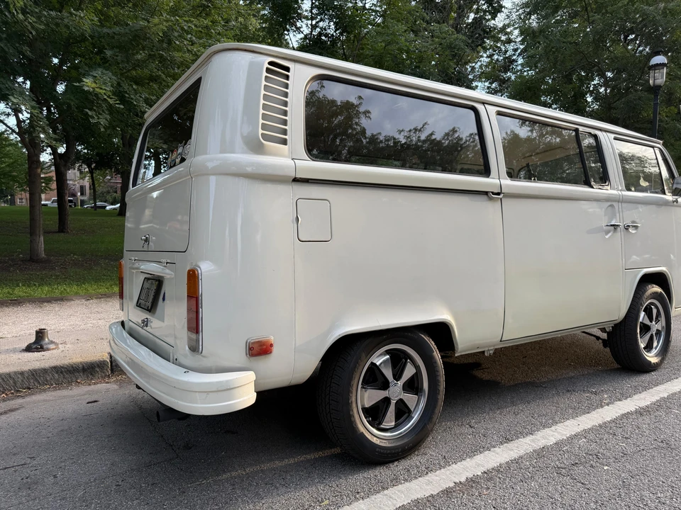 1973 Volkswagen Bay-Window Bus - Image 9 of 31