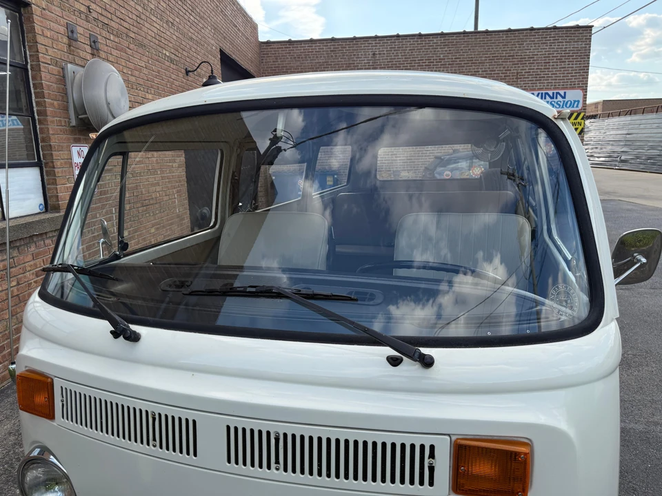 1973 Volkswagen Bay-Window Bus - Image 25 of 31