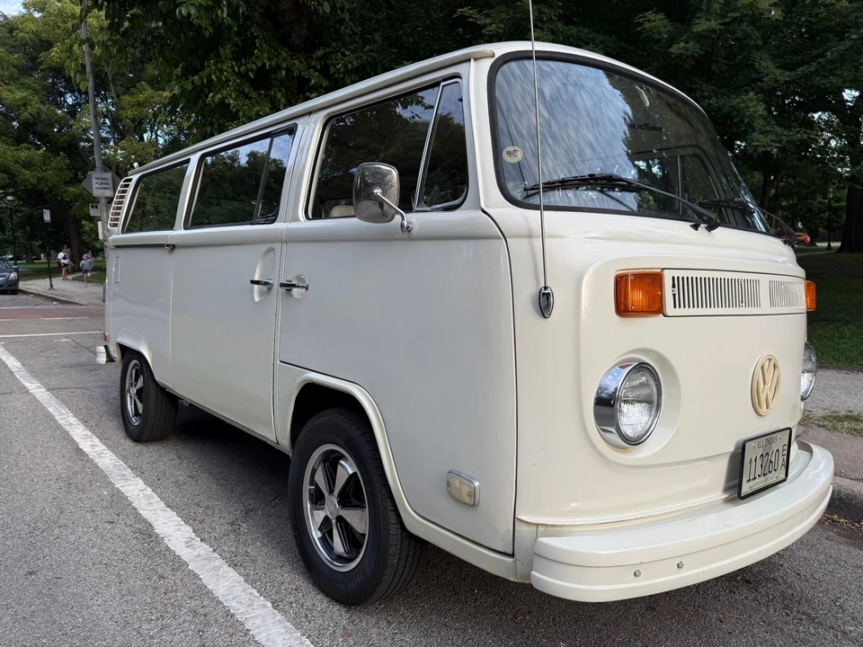 1973 Volkswagen Bay-Window Bus - Image 11 of 31