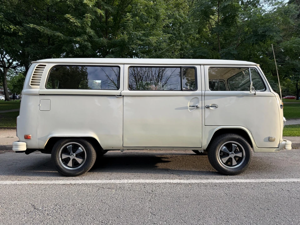 1973 Volkswagen Bay-Window Bus - Image 10 of 31