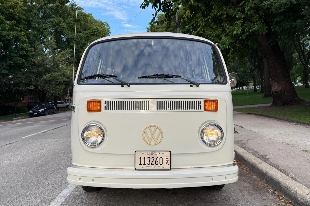 1973 Volkswagen Bay-Window Bus - Image 2 of 31