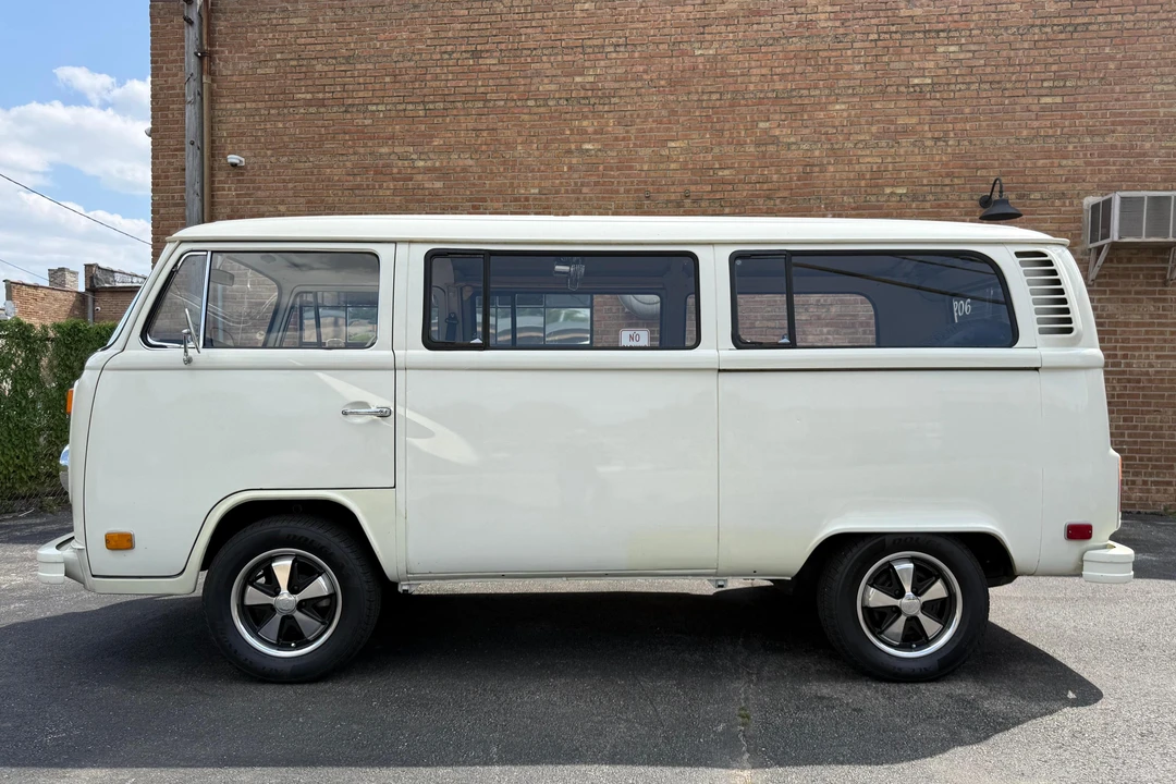 1973 Volkswagen Bay-Window Bus - Image 3 of 31