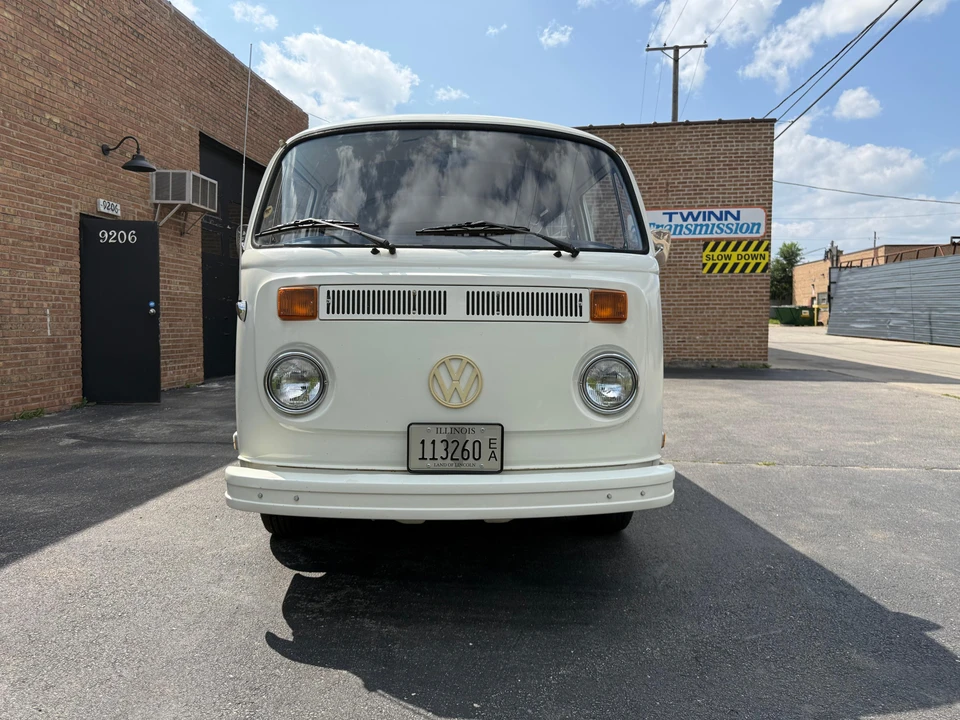 1973 Volkswagen Bay-Window Bus - Image 13 of 31