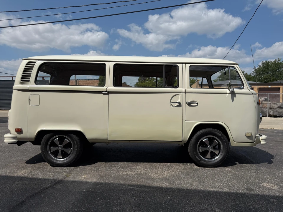1973 Volkswagen Bay-Window Bus - Image 20 of 31