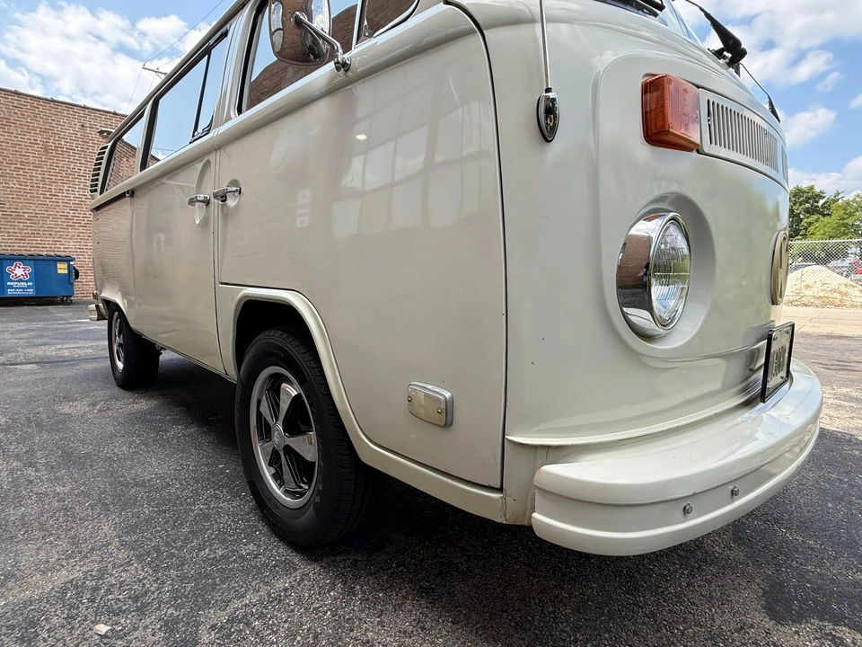 1973 Volkswagen Bay-Window Bus - Image 22 of 31