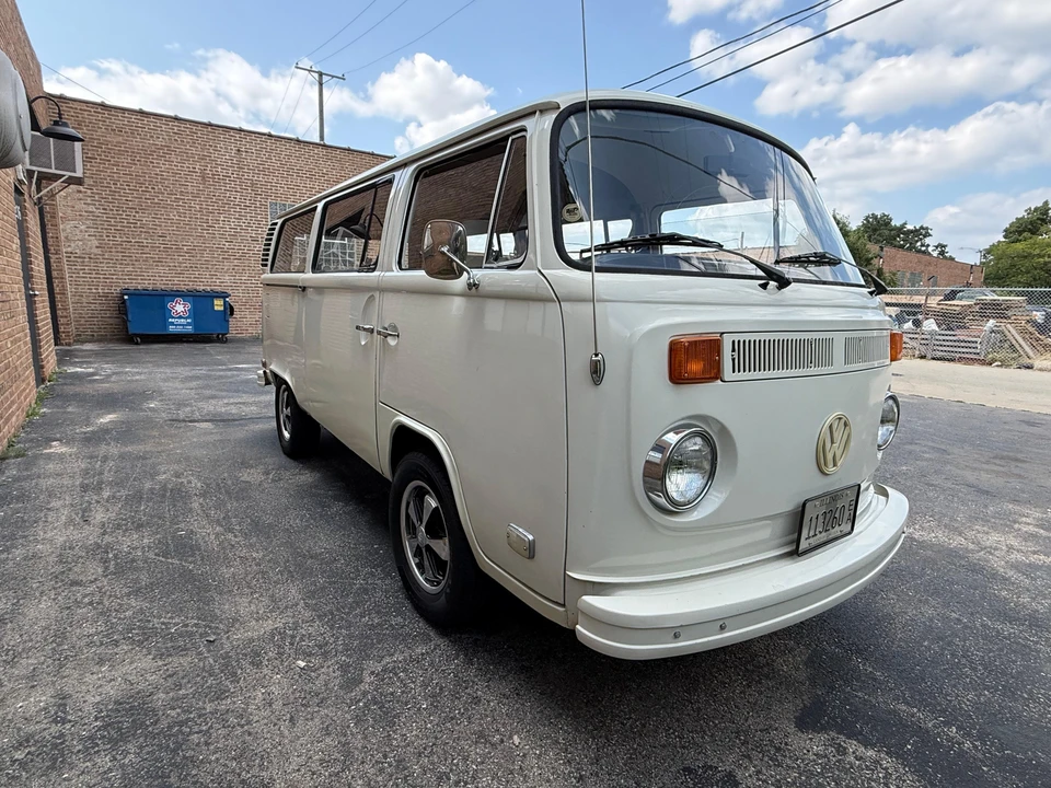 1973 Volkswagen Bay-Window Bus - Image 21 of 31