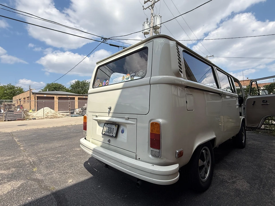 1973 Volkswagen Bay-Window Bus - Image 18 of 31