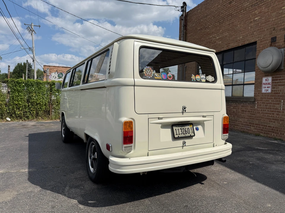 1973 Volkswagen Bay-Window Bus - Image 16 of 31