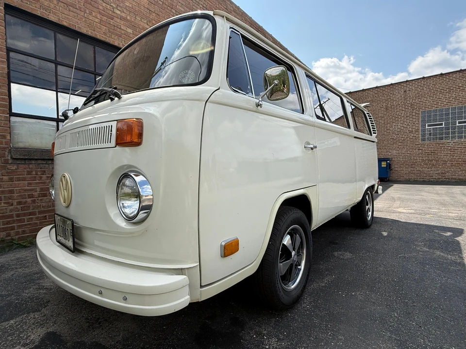 1973 Volkswagen Bay-Window Bus - Image 15 of 31