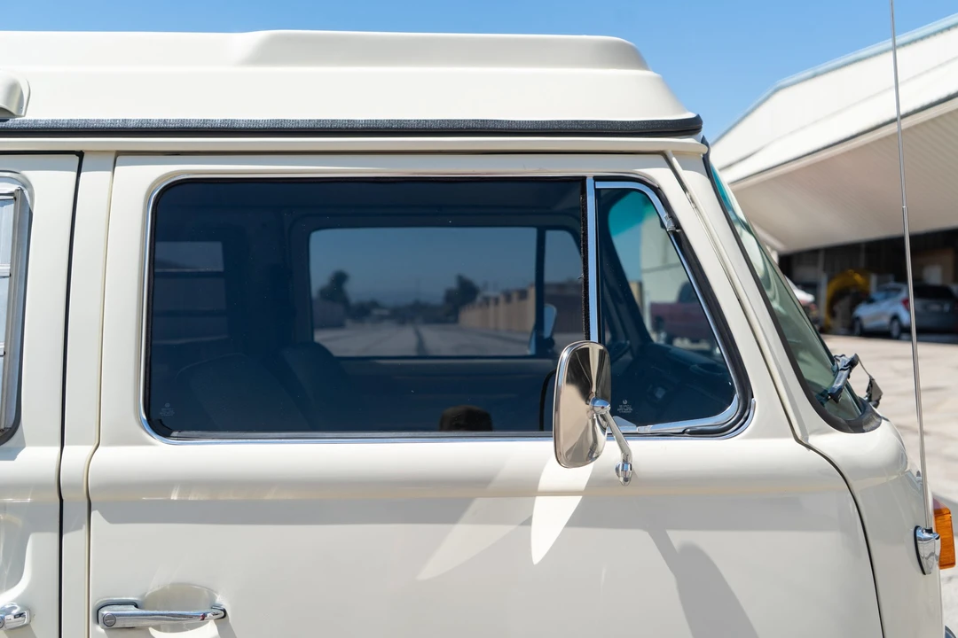 1973 Volkswagen Bay-Window Bus - Image 25 of 31