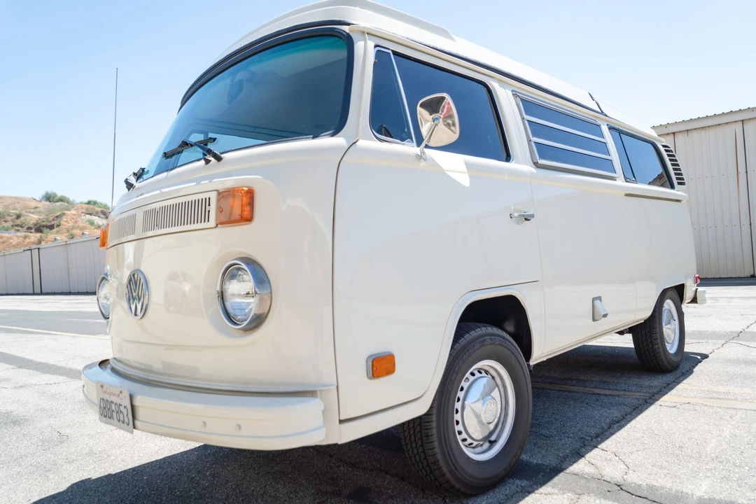 1973 Volkswagen Bay-Window Bus - Image 3 of 31