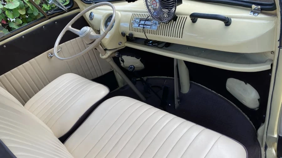 1973 Volkswagen Bay-Window Bus - Image 10 of 26