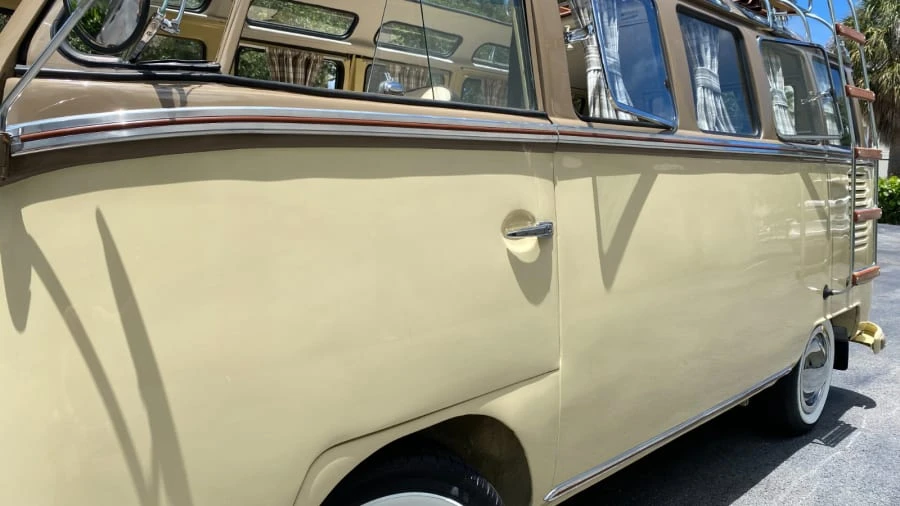 1973 Volkswagen Bay-Window Bus - Image 21 of 26