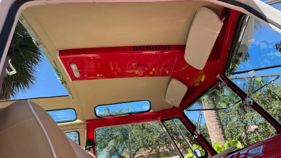 1973 Volkswagen Bay-Window Bus - Image 9 of 18