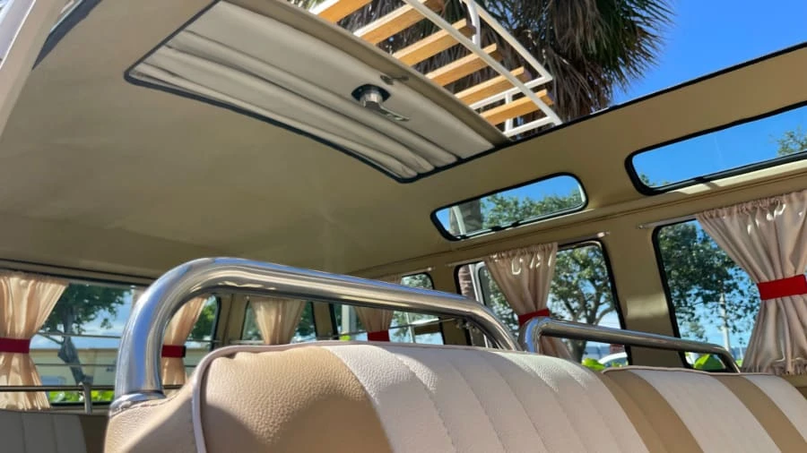 1973 Volkswagen Bay-Window Bus - Image 12 of 18